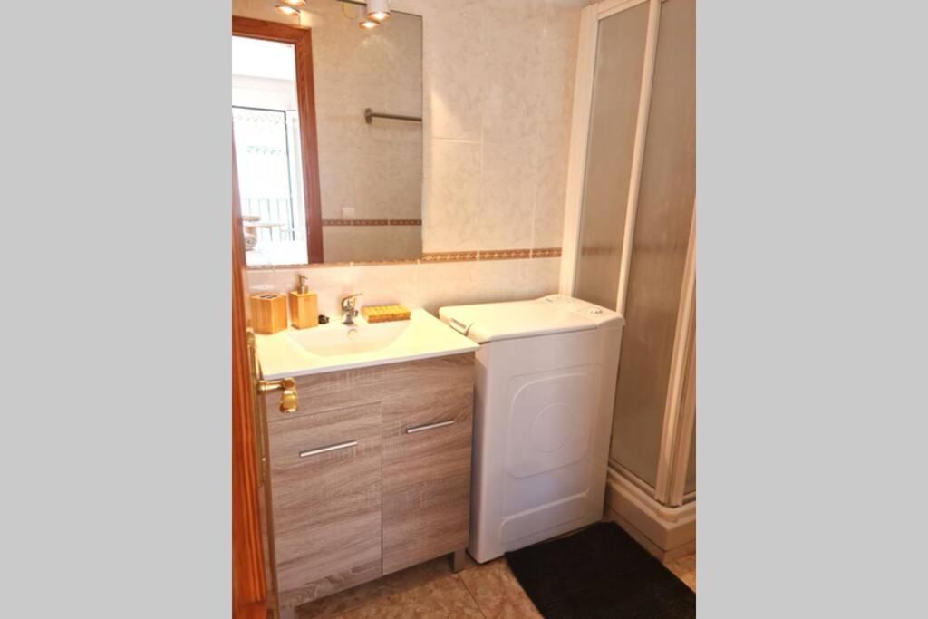 Calmahouse Carihuela Apartment Torremolinos Ngoại thất bức ảnh